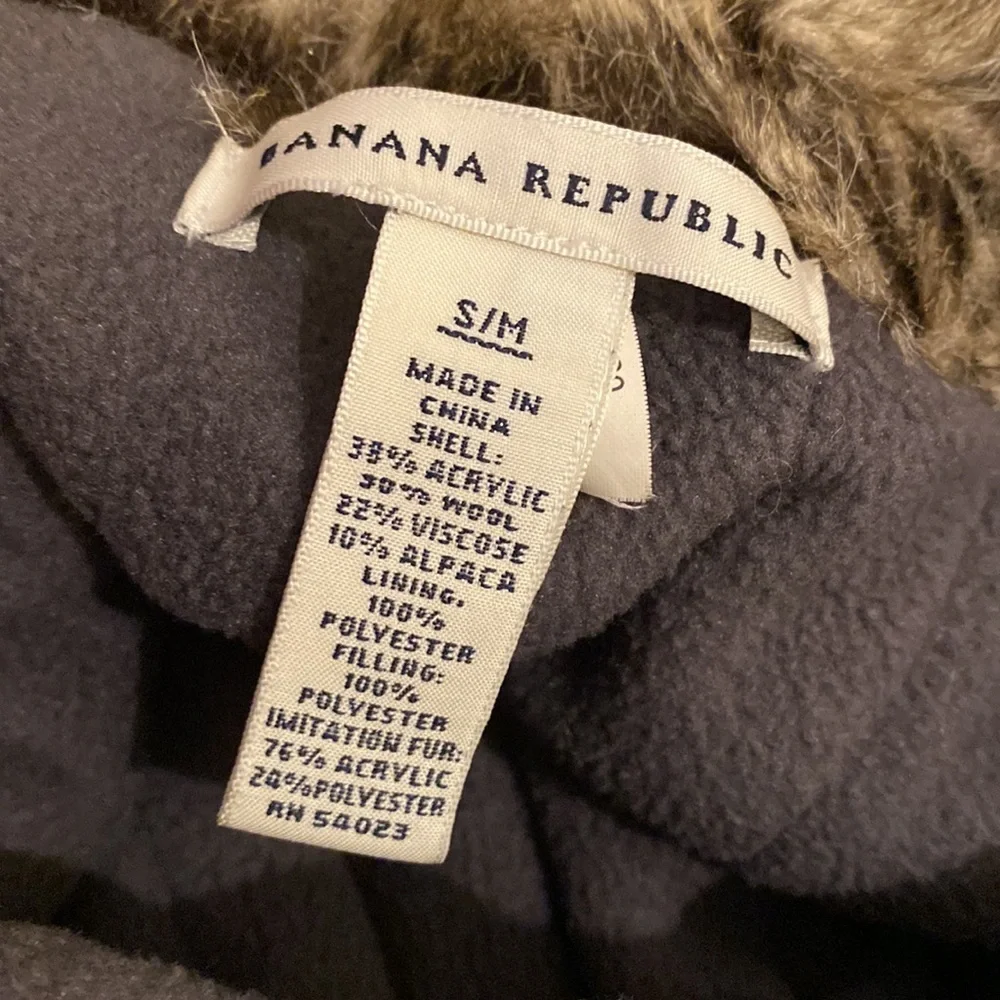 Banana Republic Gray and Brown Winter Hat. Unisex model